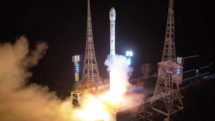 Corea del Norte reporta que su primer satélite espía "orbitó con éxito" y anuncia nuevos lanzamientos "en el corto tiempo"